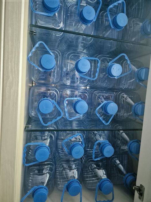 Продам баклажки 5 литровые