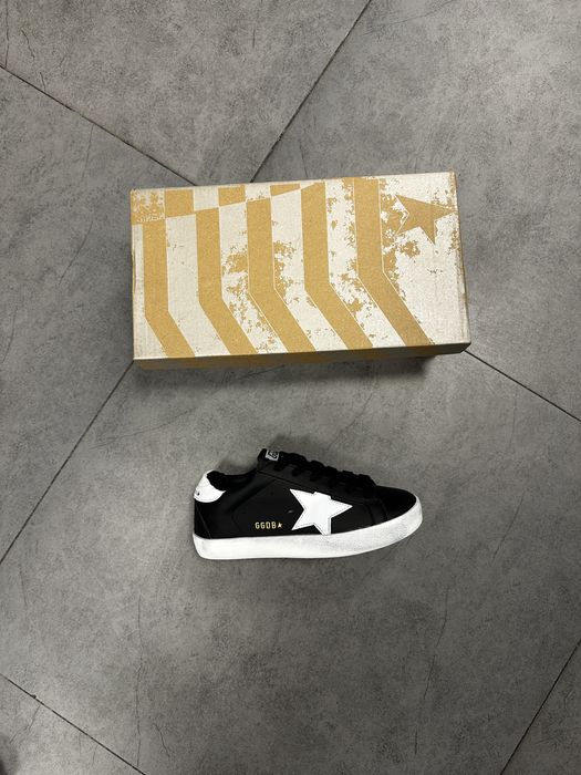 Кроссовки оптом напрямую со склада. Большой выбор, трендовые модели