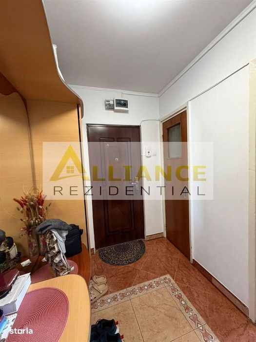 Apartament 4 Camere Si 2 Bai De Vanzare - Zona Metrou 1 Decembrie