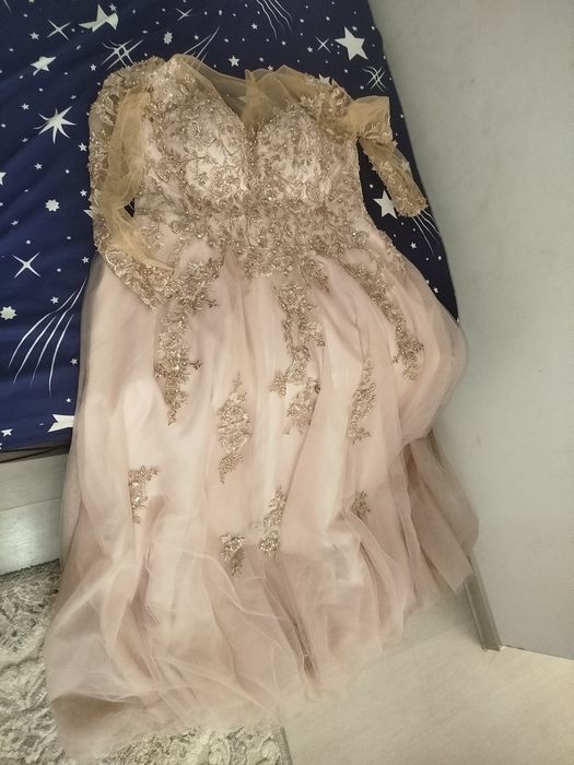 Vând rochie de nașa