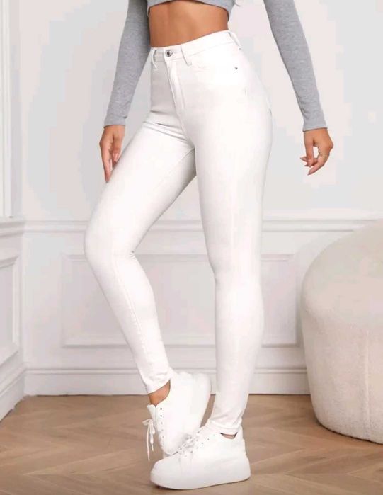 Дамски бели дънки с висока талия