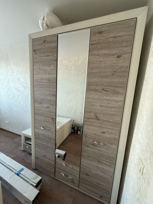 Продам шкаф с тумбой