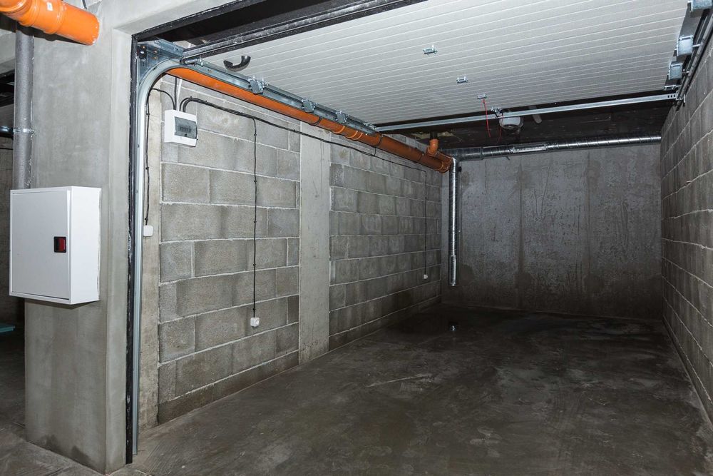 Дава се под наем Гараж / Паркомясто в София, Люлин 6 - 39 кв.м за 122.4 € - Снимка #1