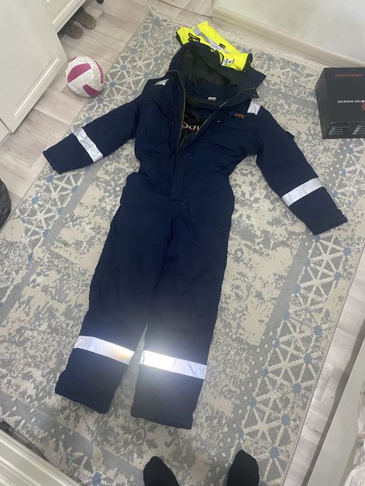 Продается комбинезон, каска