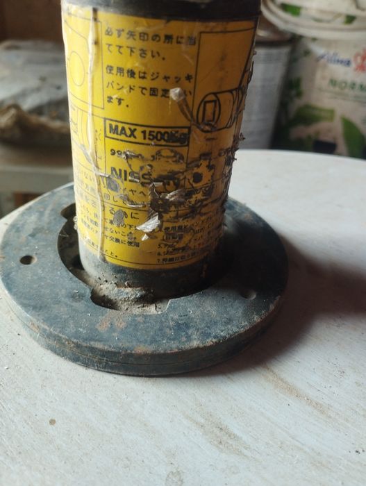 Домкраты японские продам.