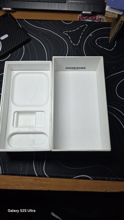 Продам оригинал коробку от iPhone 5s gold