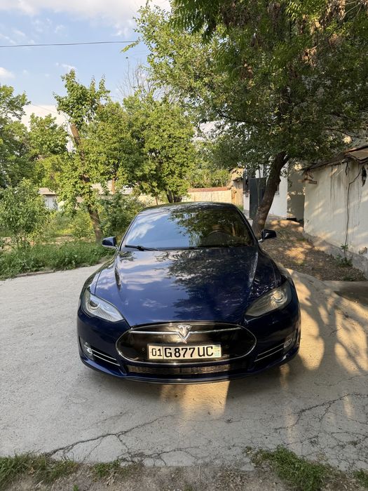 Tesla Model S синий металик цвет который привлечет внимание окружающих