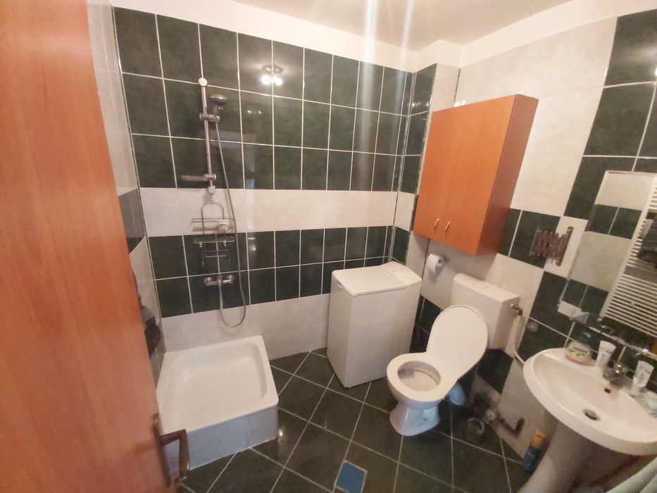 Proprietar inchiriez apartament 3 camere, 2 bai V.Aaron