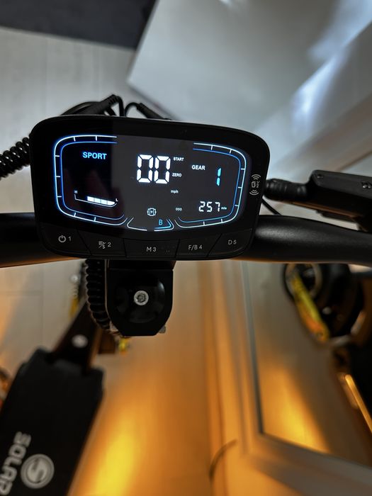 Trotinetă electrică SOLAR 2025