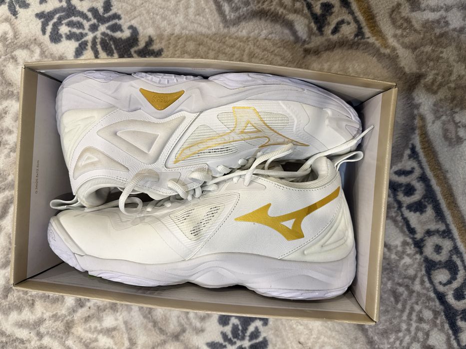 Волейбольная обувь в хорошем состоянии