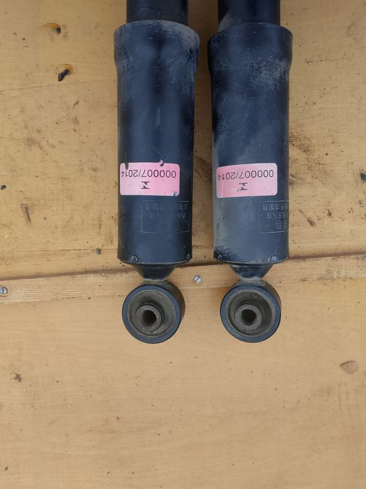 Задний амортизатор Toyota Rav4