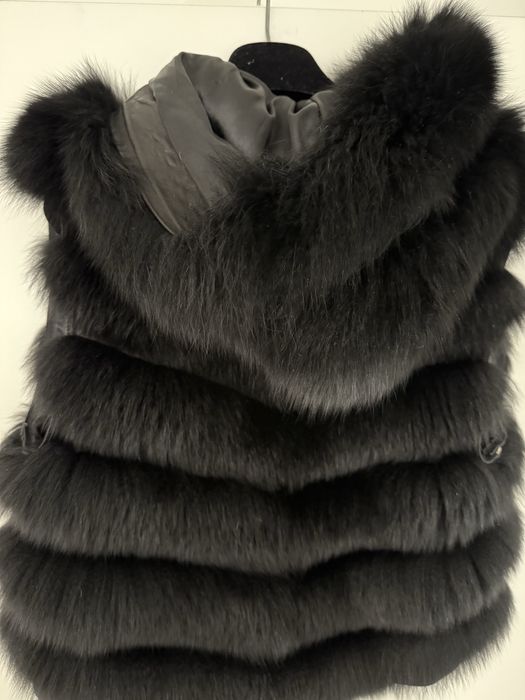 Късо много богато палто със свалящи се ръкави