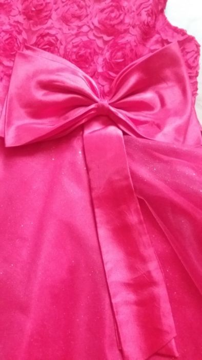 Rochie rosie material tull si organza