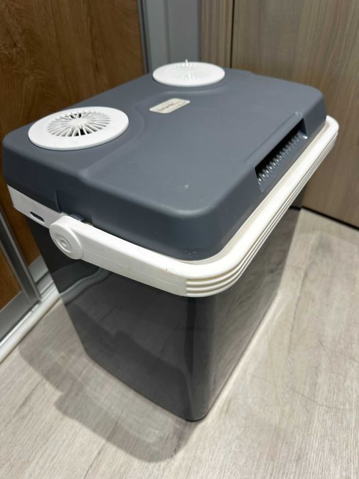 Хладилнa чанта First - , 32л, 12V-220V студено