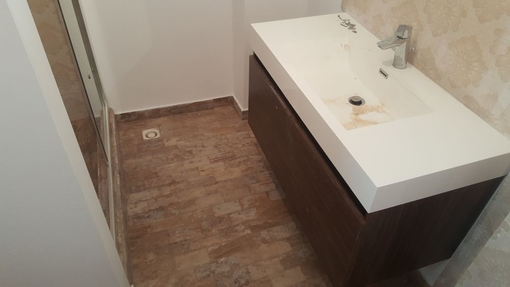 Particular execut zugraveli, gresie, faianta si parchet