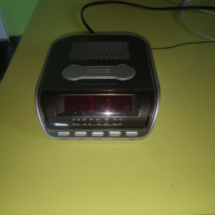 Видео. ДВД . Касетофон  и радио с часовник