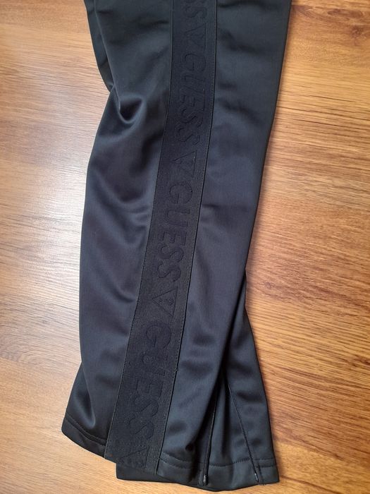 GUESS мъжко долнище S- M размер.