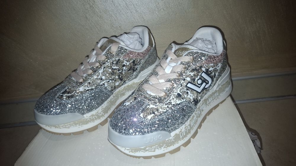 Сникърси LIO JO  чисто нови