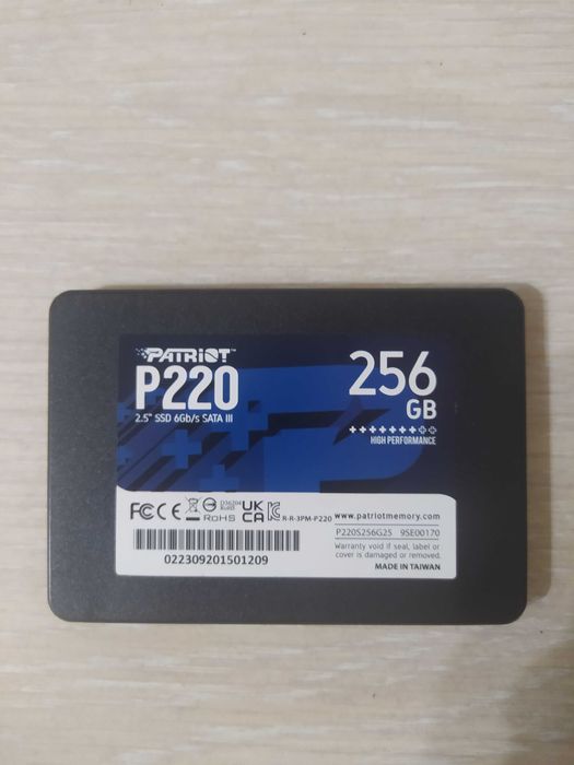 SSD SATA 2.5" 256GB почти новый