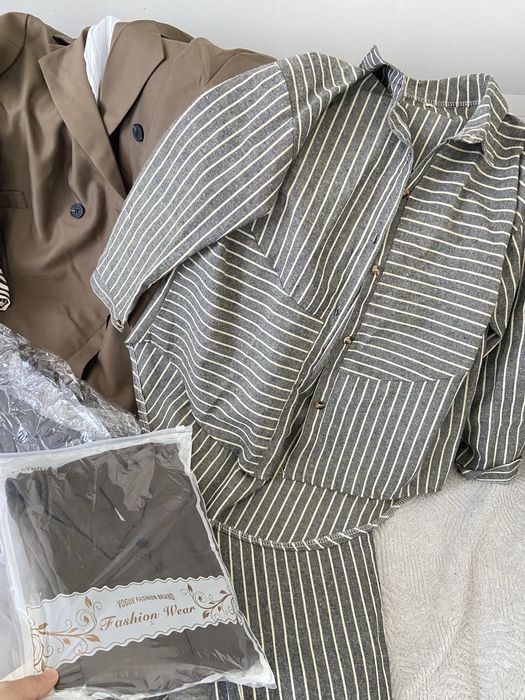 Продам срочно Костюмы двойки