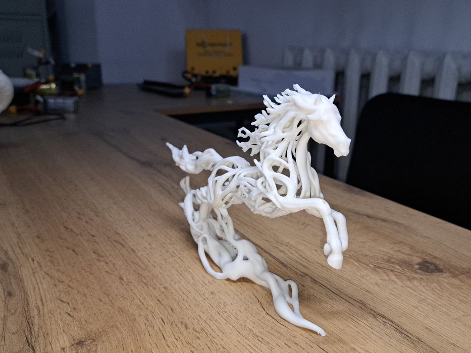 3D Bosma Dekorativ Ot Haykali – Zamonaviy Dizayn