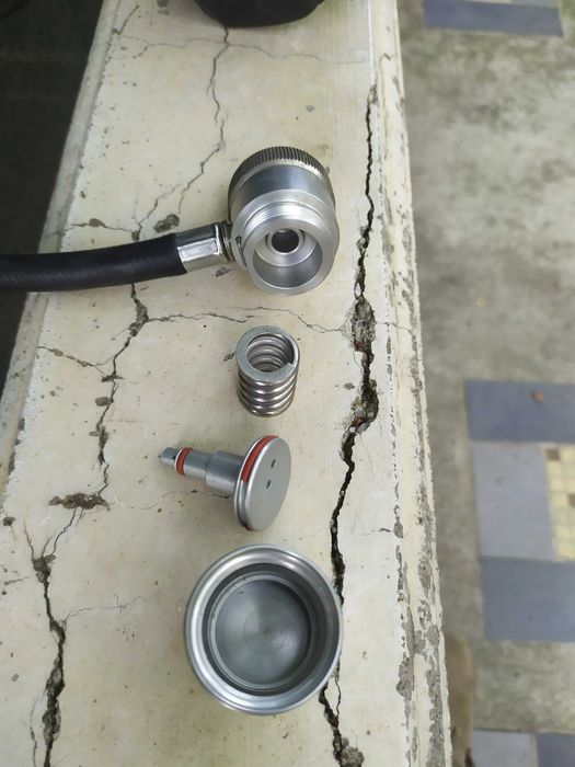 Респиратор , комплекта за евакуация  ,оцеляване със сгъстен въздух .