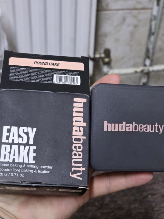 Pudra Huda Beauty