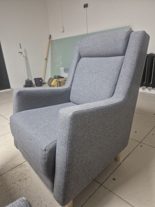 Кресло, столик, стулья