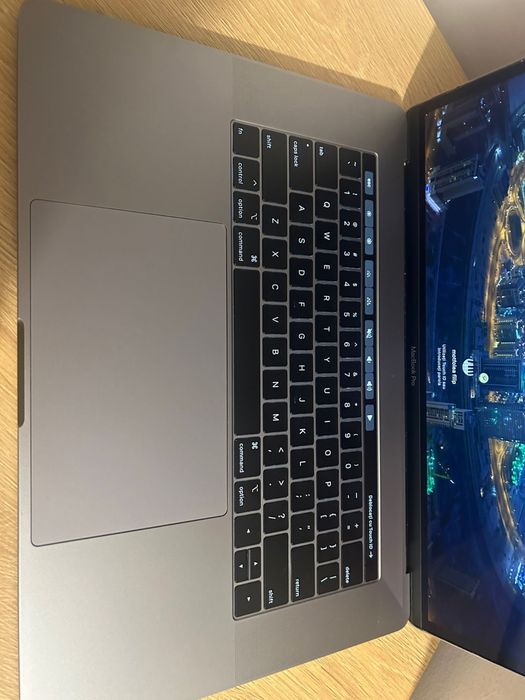 Macbook pro 16 touchbar