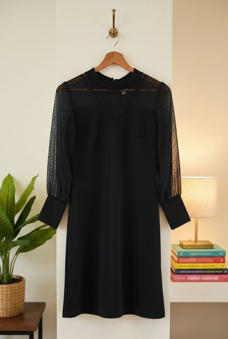 Черна рокля с прозрачна част