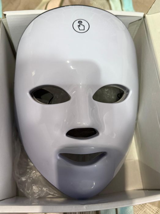 Продаётся световая маска ozge mask