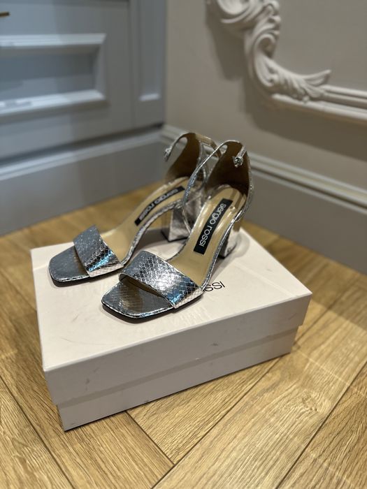 Босоножки Sergio Rossi стильные и удобные