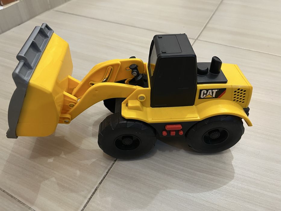 Камион пътна помощ, линейка, военнен камион, багер CAT