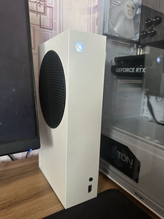 Продам Xbox Series S
