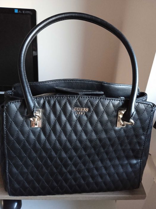 Дамска чанта  Guess