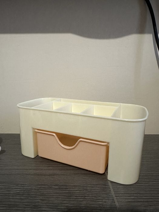 Органайзер за гримове