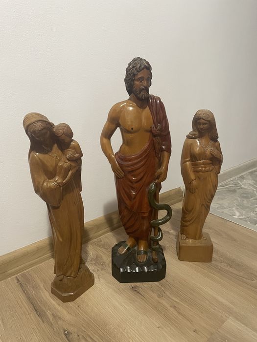 Vand statuete din lemn