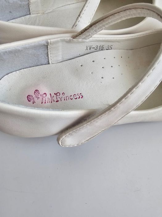 Продаются белые туфли для девочек