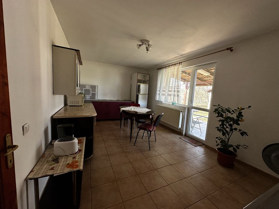 Ofer spre închiriere casă, zona Partoș