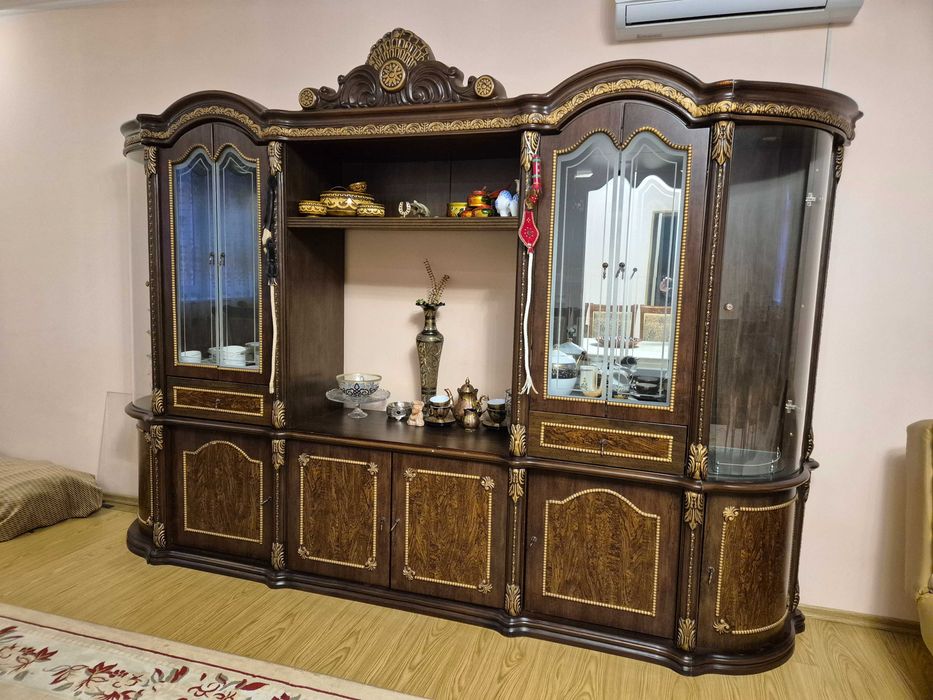 Горка (сервант, стенка) для гостиной