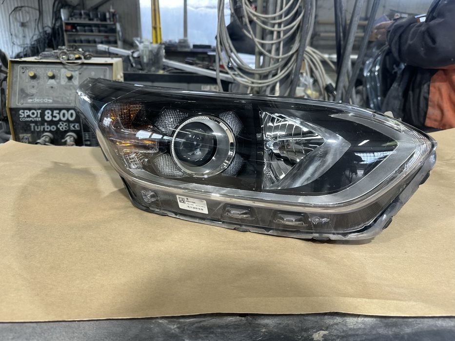 Kia Ceed десен фар