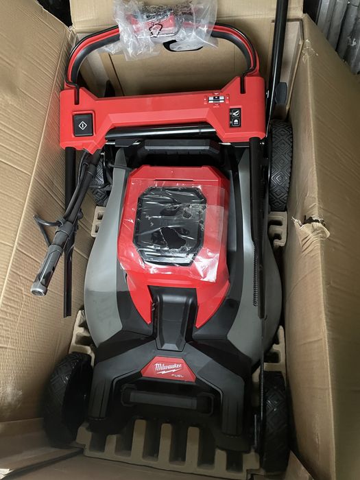 Masina de tuns gazon