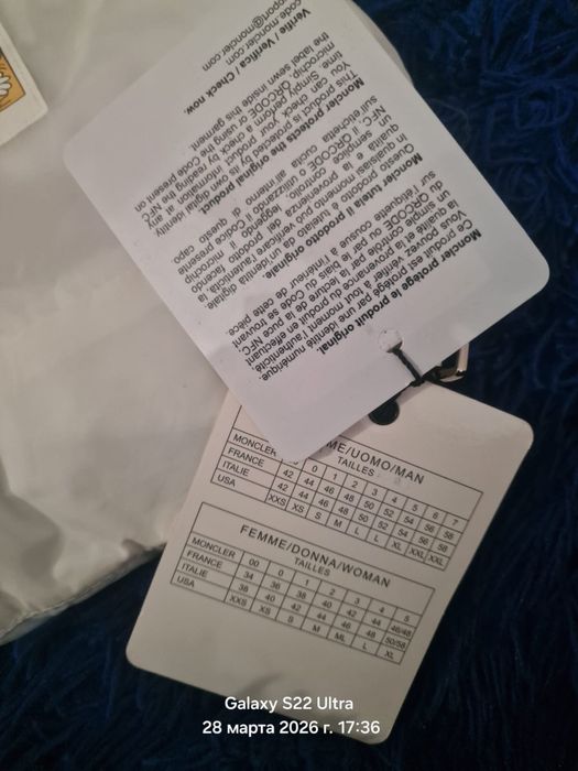 Продам жилетку Moncler