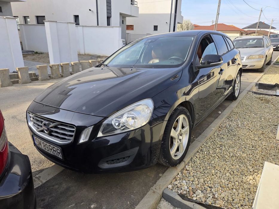 Volvo V60 Unic proprietar in tara. Dotarile se vad in poze si sunt functionale.