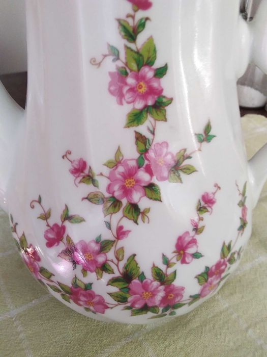 20% отстъпка на всичко до 20 ноември Порцеланова кана, чаши, чайник