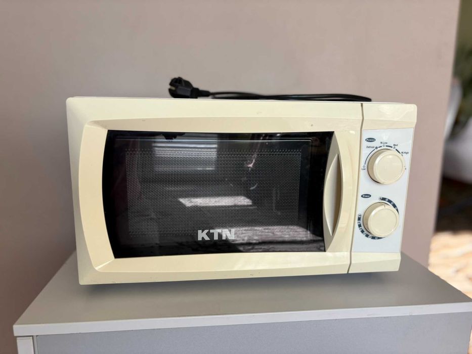 Микровълнова фурна KTN – 20 л, механично управление