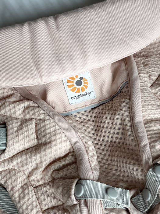 Нова - ергономична раница Ergobaby pink quartz