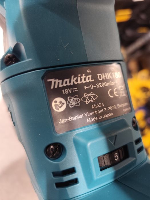 Коледна цена Акумулаторен безчетков къртач Макита Makita DHK180