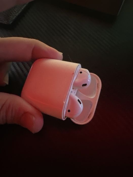 Продам первые эйрподс на запчасти