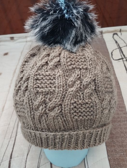 Ръчно плетени дамски шапки